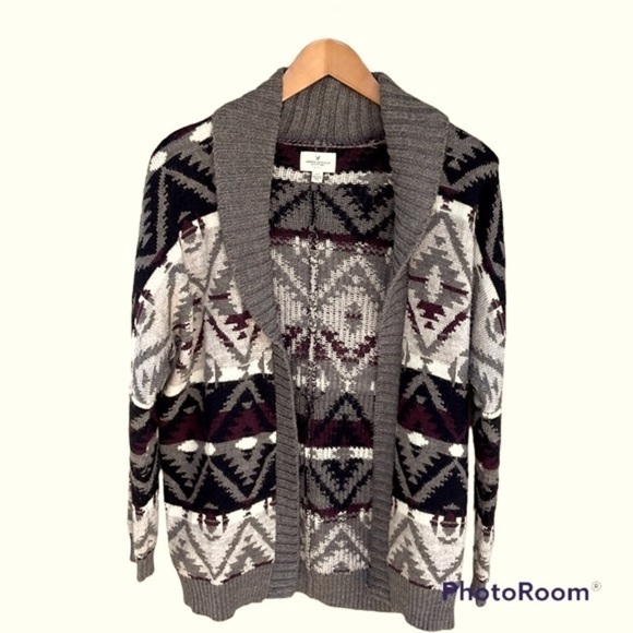 American Eagle Outfitters Sweaters - This is a American Eagle sweater size is S/P.